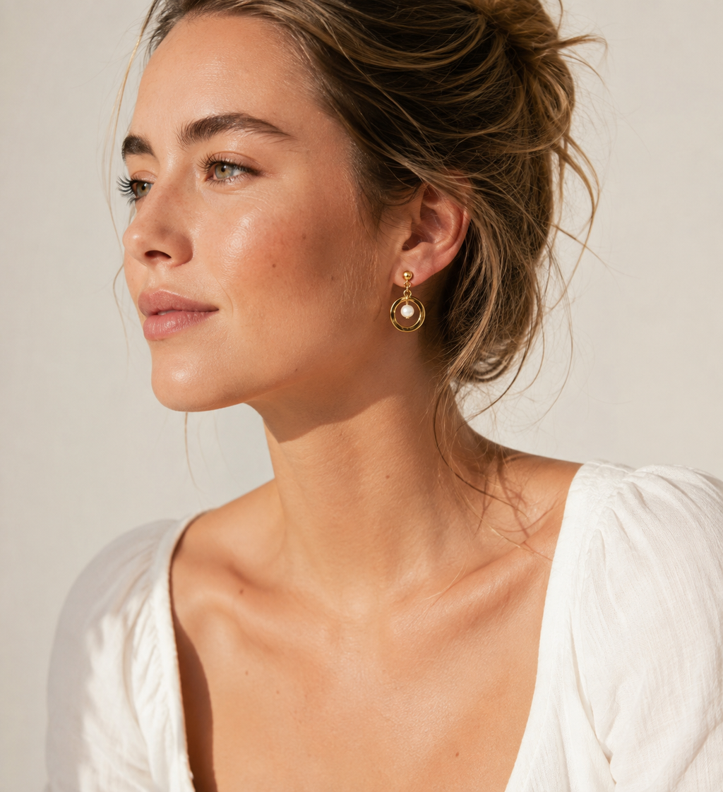 Boucles d’oreilles dorées avec perle d’eau douce