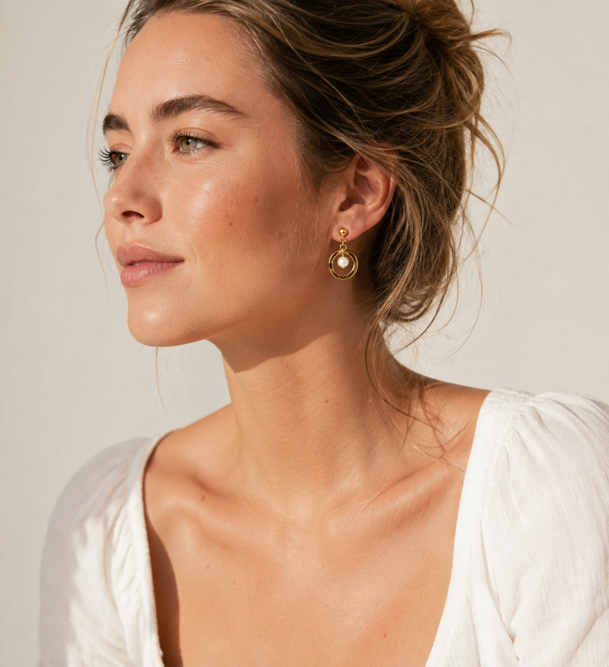 Boucles d’oreilles dorées avec perle d’eau douce