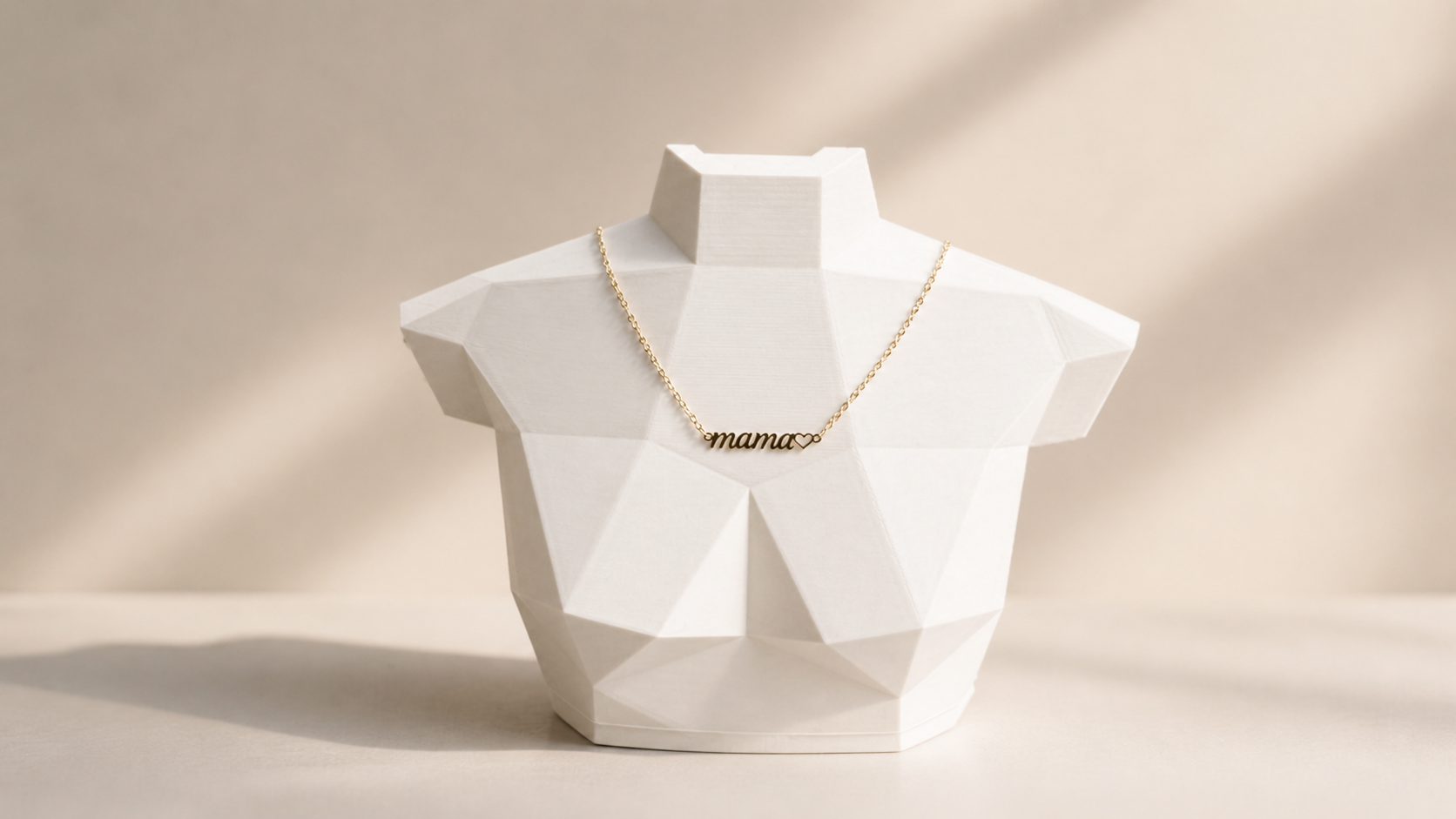 Collier Mama doré avec cœur – Collier fin personnalisé femme