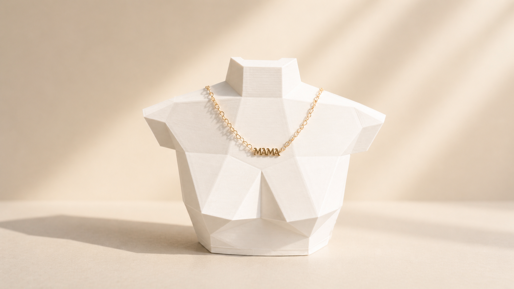 Collier MAMA doré – Collier fin lettres femme